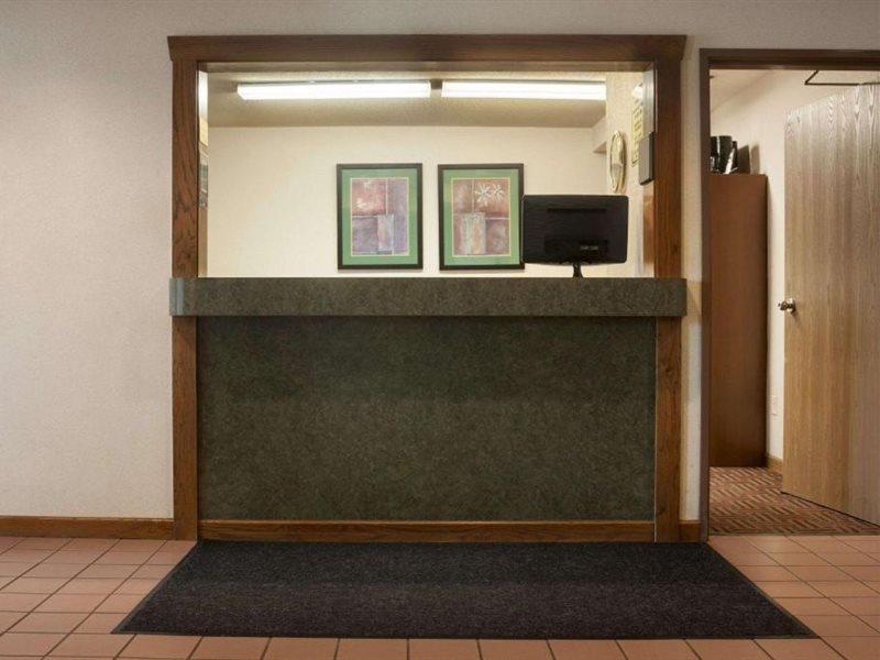 Super 8 By Wyndham Peoria Motel Dış mekan fotoğraf