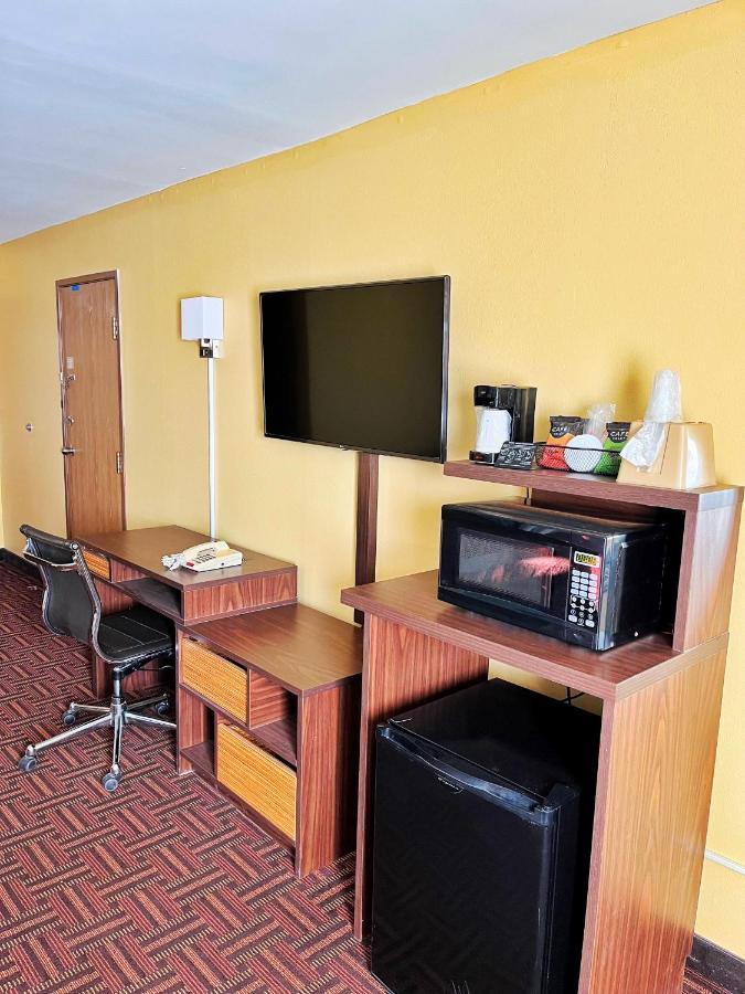 Super 8 By Wyndham Peoria Motel Dış mekan fotoğraf