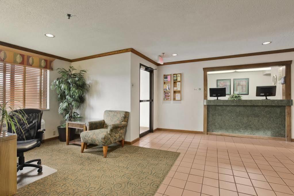 Super 8 By Wyndham Peoria Motel Dış mekan fotoğraf